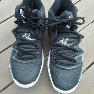 Nike Kyrie 5 Black Magic